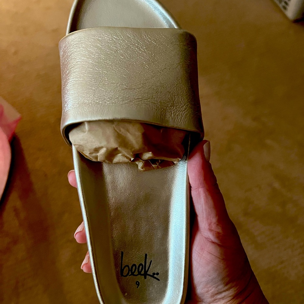 Beek sandals in platinum color